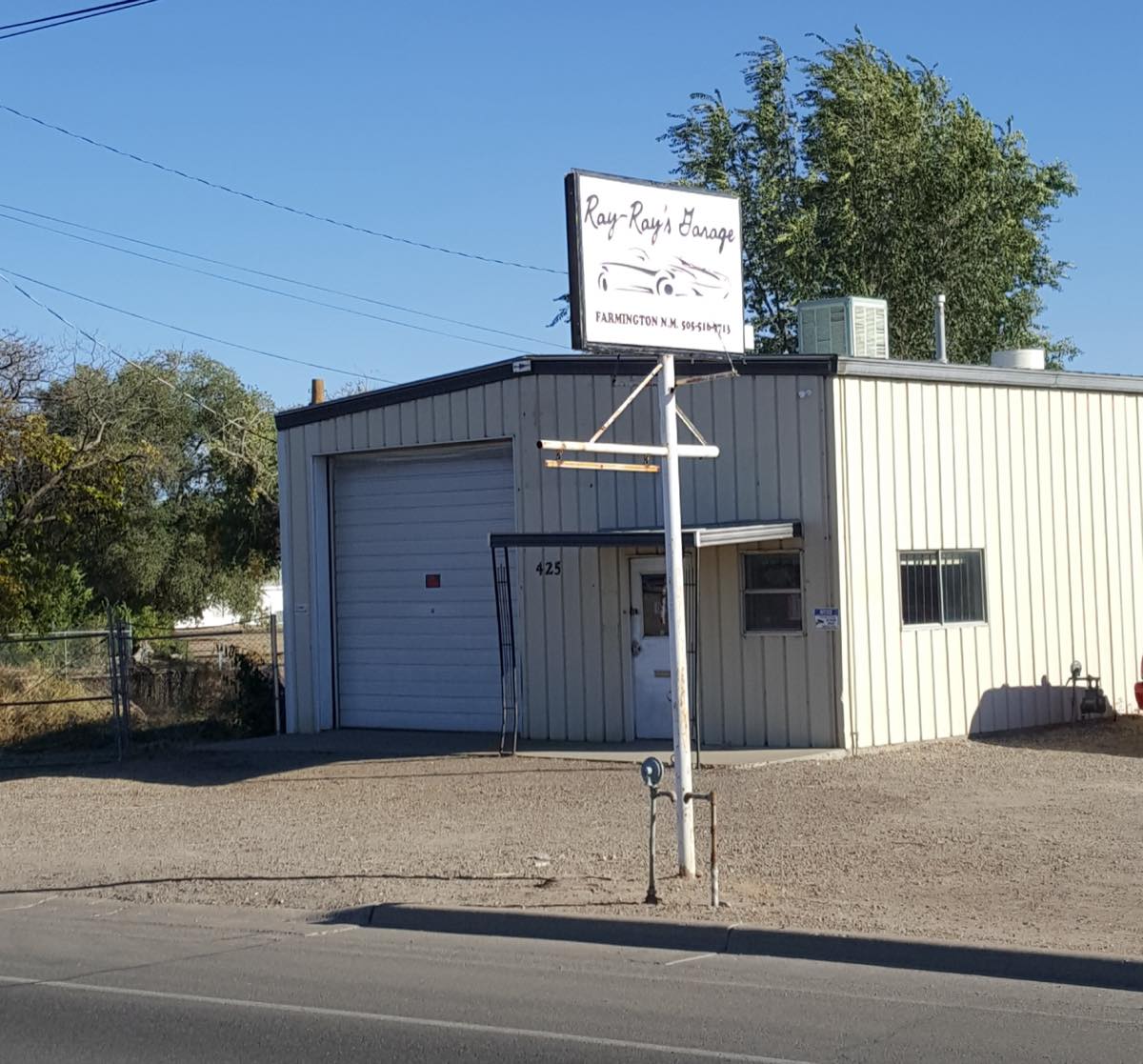 Ray-Ray's Garage building and street sign at 512 S Auburn Ave in Farmington, New Mexico